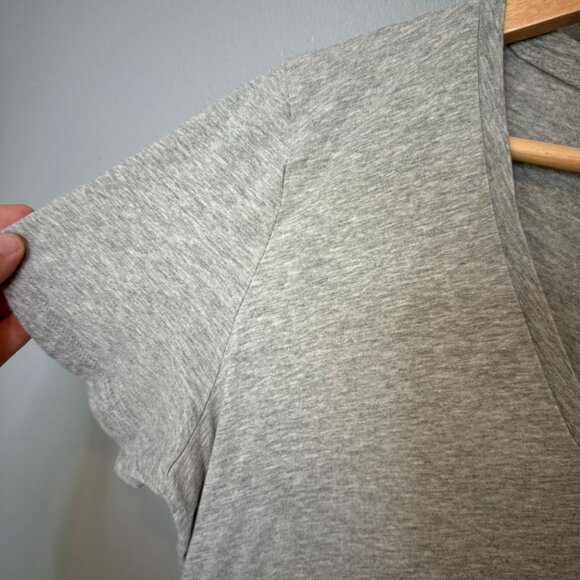 EVERLANE organic cotton v neck tee in gray size L - Picture 3 of 6